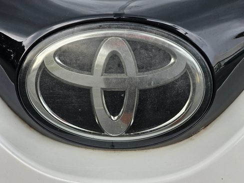 Used 2017 Toyota RAV4 Limited FWD image 10