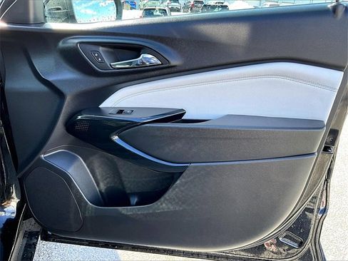 Used 2025 Chevrolet Trax LT w/ LT Convenience Package image 12