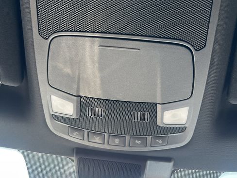 Used 2019 Ford F150 XLT w/ Equipment Group 302A Luxury AWD/4WD image 19