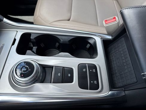 Used 2023 Ford Explorer Limited w/ Limited Technology Package image 23