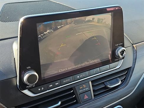 Used 2024 Nissan Altima 2.5 SV image 14