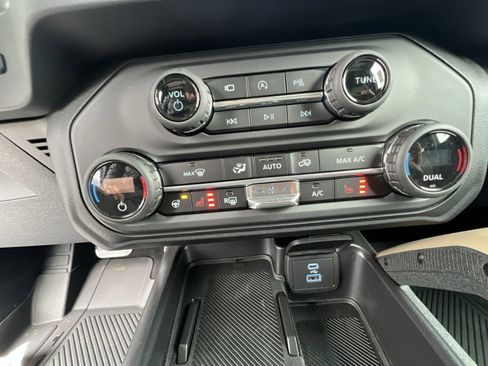 New 2025 Ford Bronco Badlands image 21