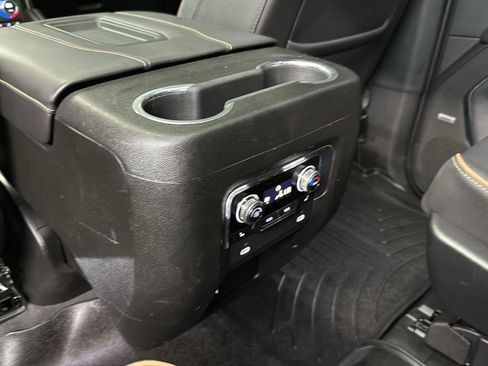 Used 2023 GMC Yukon XL AT4 image 28