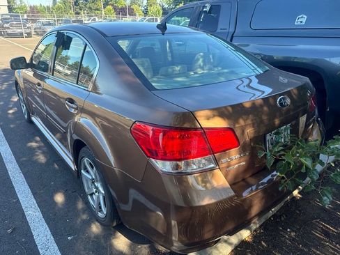 Used 2011 Subaru Legacy 2.5i Limited AWD/4WD image 2