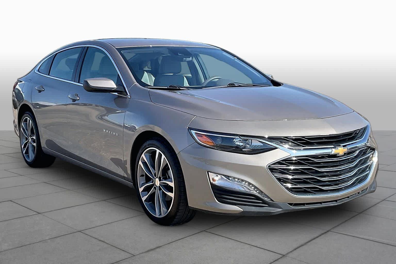 Used 2025 Chevrolet Malibu LT FWD image 3
