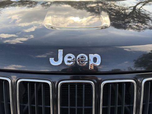 Used 2016 Jeep Grand Cherokee Limited w/ Luxury Group II image 32