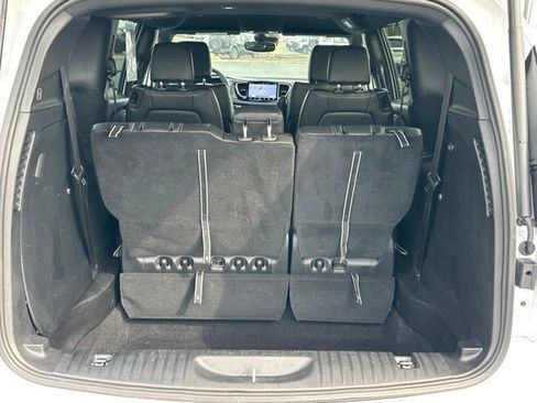 Used 2026 Chrysler Pacifica Select image 8