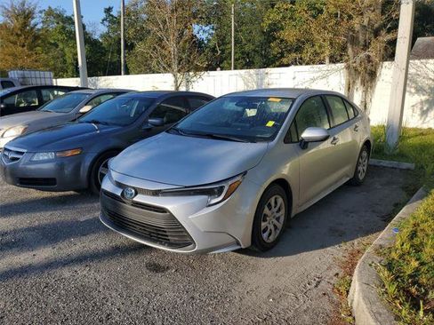 Certified 2025 Toyota Corolla LE image 1