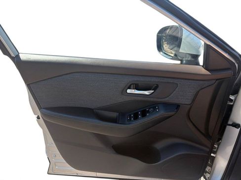 Used 2023 Nissan Rogue SV FWD image 17
