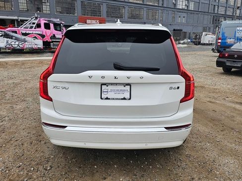 Certified 2024 Volvo XC90 B6 Plus image 3