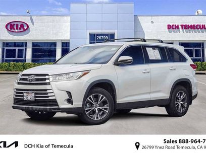 Used 2019 Toyota Highlander LE w/ Carpet Mat Package (TMS)
