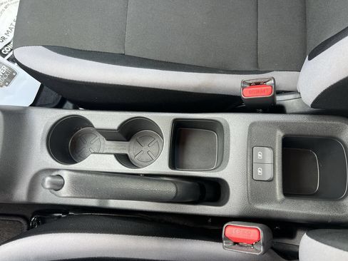 Used 2025 Nissan Versa S FWD image 29