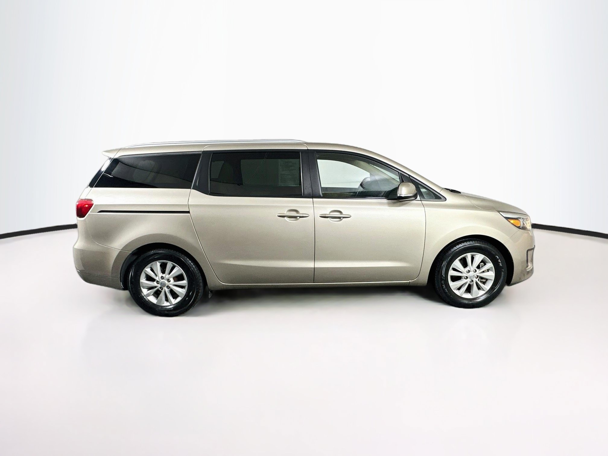 Used 2016 Kia Sedona LX w/ Option Group 020 FWD image 10