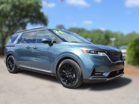 Used 2024 Kia Carnival SX FWD image 3