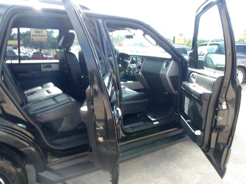 Used 2017 Ford Expedition XLT w/ Equipment Group 202A RWD image 6