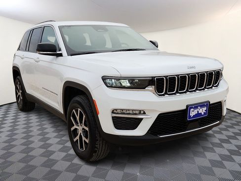 Used 2025 Jeep Grand Cherokee Limited AWD/4WD image 5