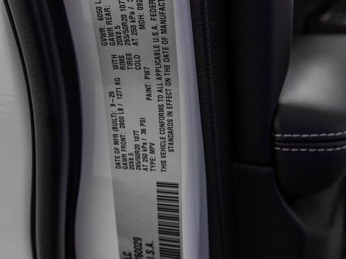 New 2025 Jeep Grand Cherokee Laredo image 38