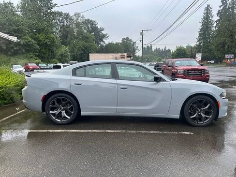 Used 2020 Dodge Charger SXT w/ Blacktop Package RWD image 4