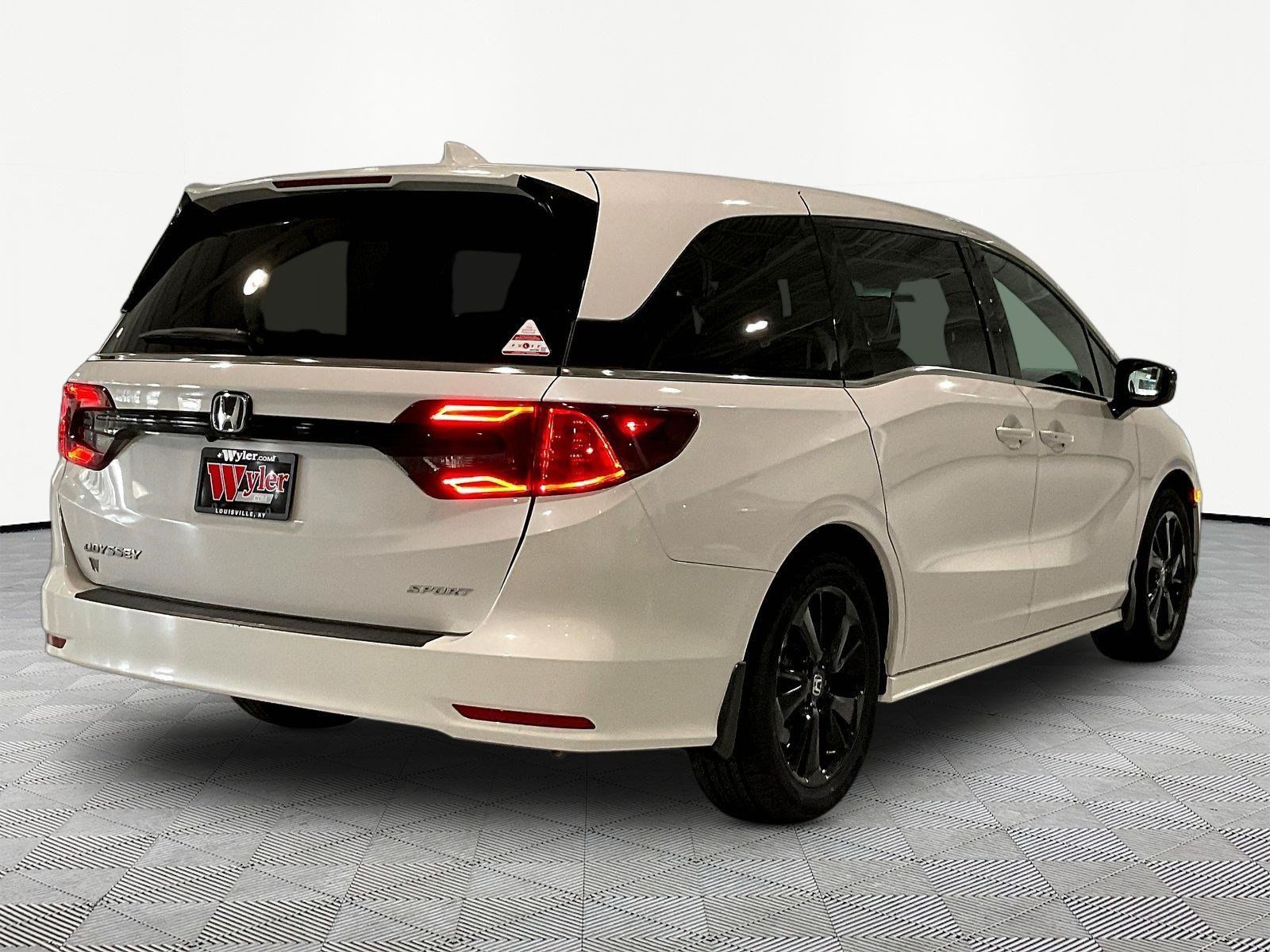 Used 2024 Honda Odyssey Sport image 6