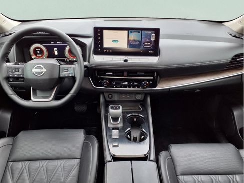 Used 2025 Nissan Rogue Platinum FWD image 13