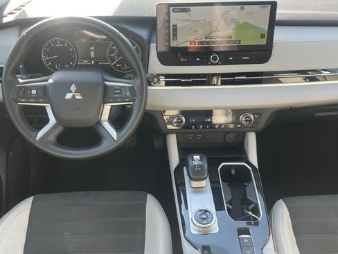 Used 2025 Mitsubishi Outlander SE AWD/4WD image 21