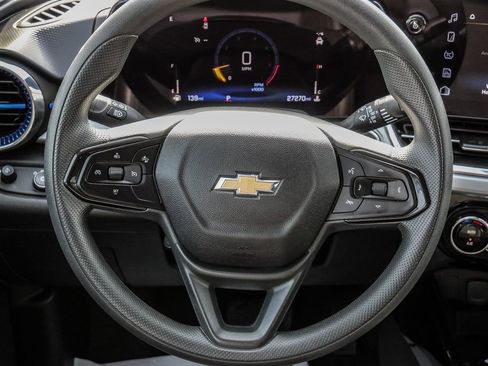 Used 2025 Chevrolet Trax LT FWD image 24