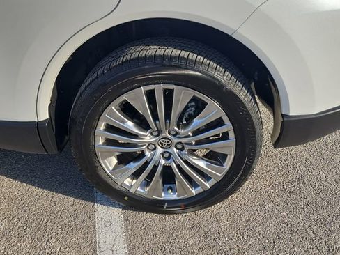 Used 2024 Toyota Venza Limited image 34