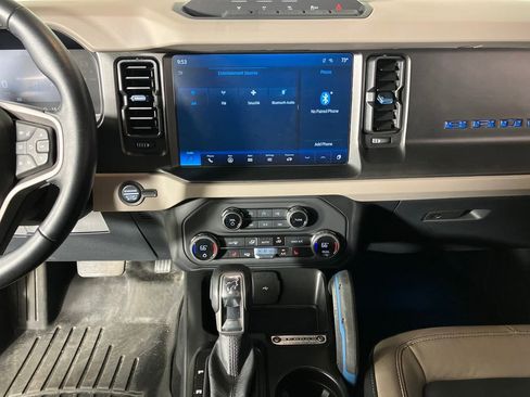 Used 2023 Ford Bronco Wildtrak image 29