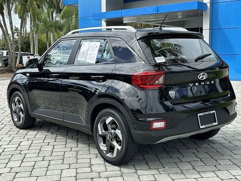 Used 2025 Hyundai Venue SEL FWD image 33
