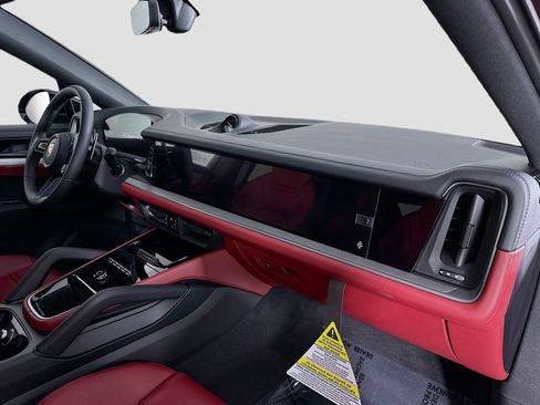 New 2026 Porsche Cayenne S image 32