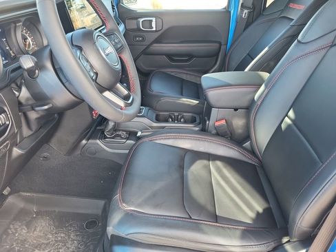 Used 2025 Jeep Gladiator Rubicon image 14