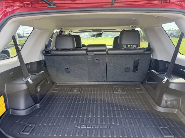 Used 2022 Toyota 4Runner Limited AWD/4WD image 9