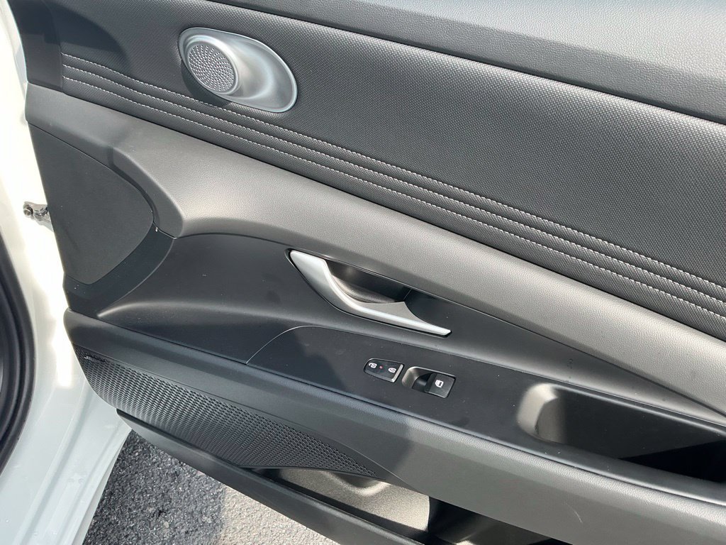 Certified 2026 Hyundai Elantra Limited FWD image 30