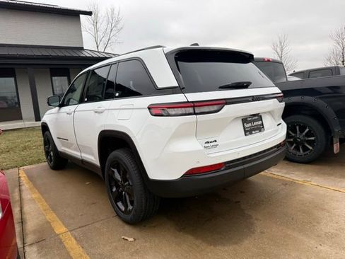 New 2025 Jeep Grand Cherokee Limited w/ Black Appearance Package image 13