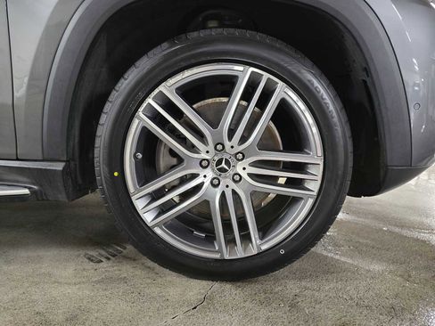 Used 2023 Mercedes-Benz GLS 450 4MATIC image 9