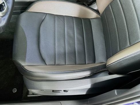 Used 2023 Volkswagen Taos SEL image 28