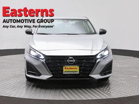 Used 2024 Nissan Altima 2.5 SV FWD image 2