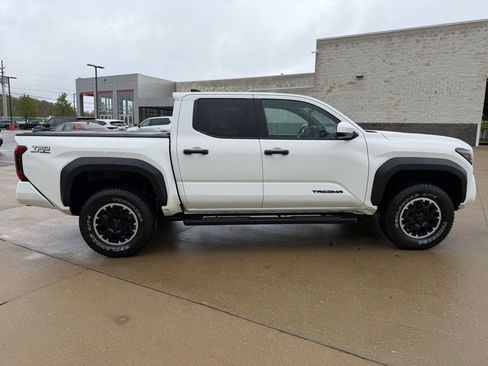 Used 2024 Toyota Tacoma TRD Off-Road AWD/4WD image 6