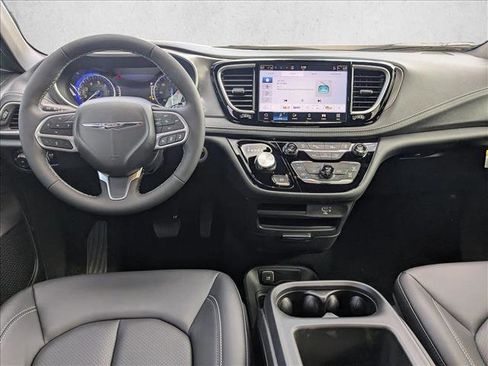 New 2026 Chrysler Pacifica Select image 14