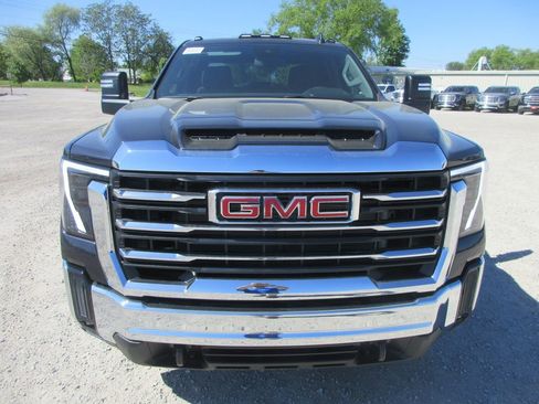New 2026 GMC Sierra 3500 SLE w/ SLE Value Package AWD/4WD image 11