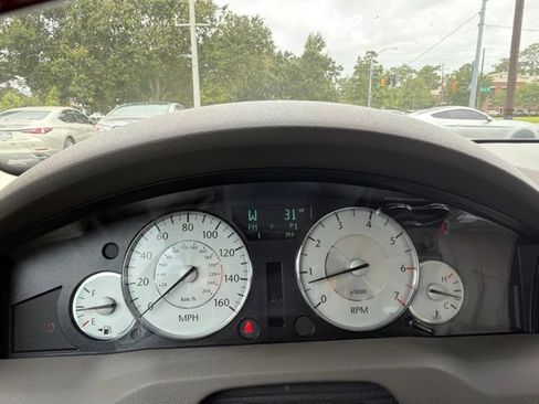 Used 2010 Chrysler 300 C RWD image 13
