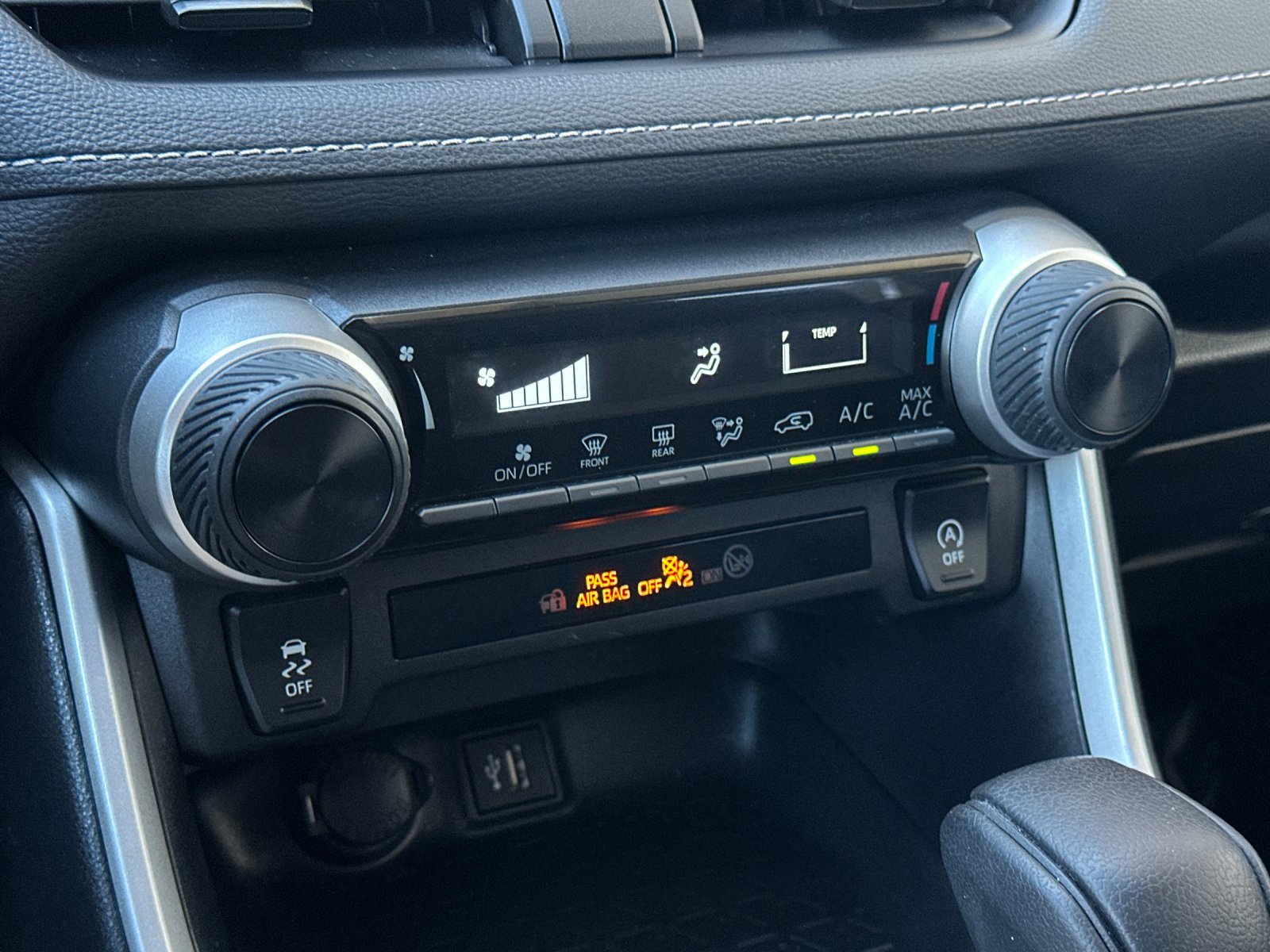 Used 2025 Toyota RAV4 LE AWD/4WD image 18