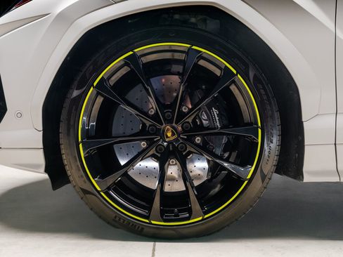 Used 2022 Lamborghini Urus image 4