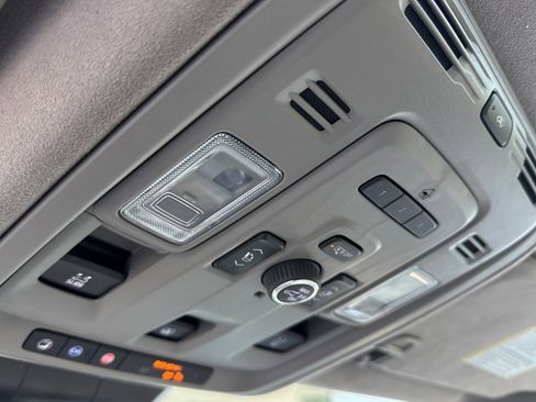 Used 2021 Cadillac Escalade Premium Luxury Platinum image 24