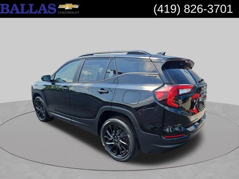 Certified 2023 GMC Terrain SLE w/ Driver Convenience Package AWD/4WD image 3