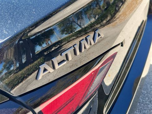 Used 2024 Nissan Altima 2.5 SV image 6