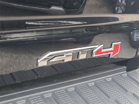 Used 2024 GMC Sierra 2500 AT4 w/ AT4 Premium Plus Package image 9