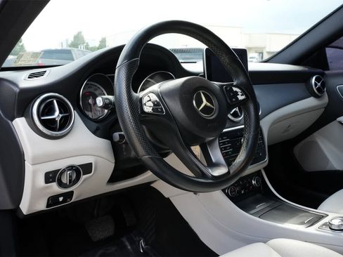 Used 2016 Mercedes-Benz GLA 250 image 14