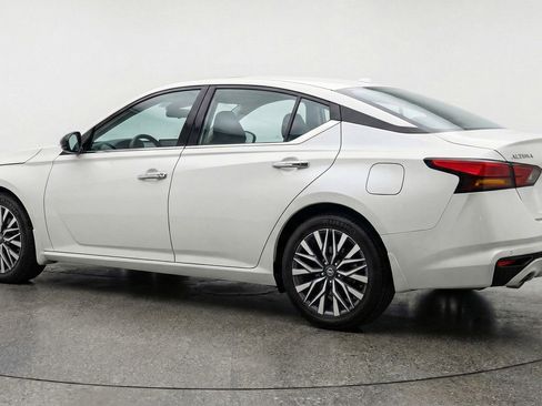 Used 2025 Nissan Altima 2.5 SV FWD image 6