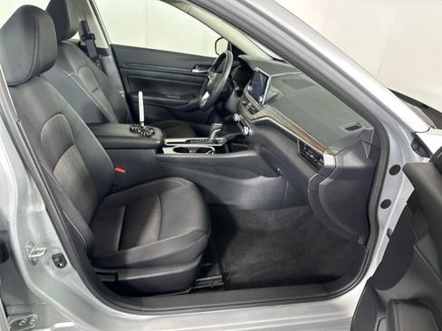 Used 2024 Nissan Altima 2.5 SV image 28